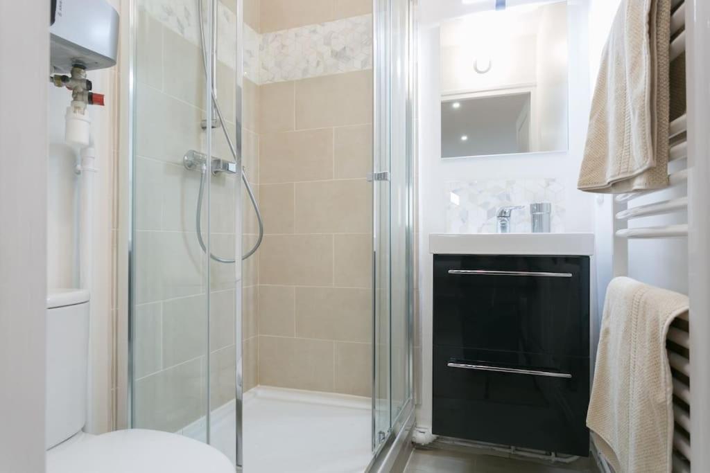 Rose, Appartement Confortable Proche Metro Монруж Экстерьер фото