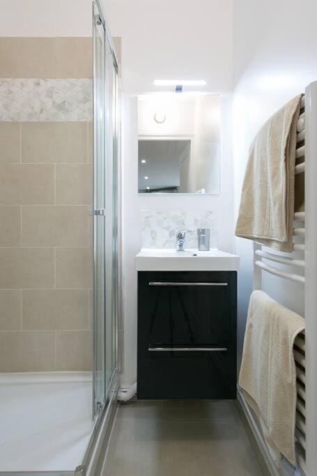 Rose, Appartement Confortable Proche Metro Монруж Экстерьер фото